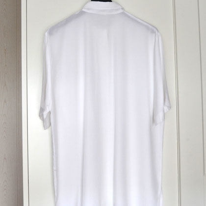 Bluse weiß, Halbarm, Brusttasche, Seitenschlitze