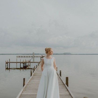 POLARMEER Hochzeitskleid schlicht und pur - im Clean Chic! OCEAN BRIDE Brautkleider aus SEAQUAL® YARN 