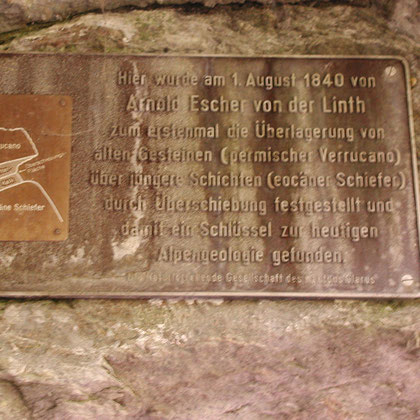 Erinnerungstafel an den Entdecker Arnold Escher von der Linth