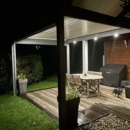 La pergola bioclimatique peut être installée dan divers endroit, tels que le jardin, la terrasse ou la cour. L'avantage de ces pergolas est leurs adaptabilité. Elles offrent une protection contre le soleil tout en permettant une ventilation naturelle.