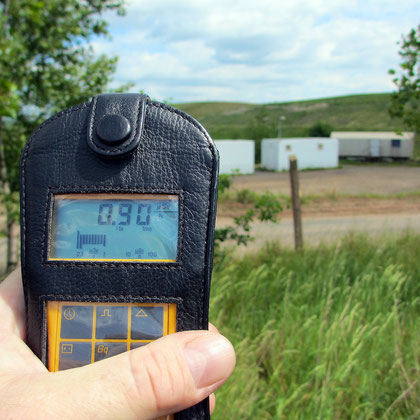 Am Zaun eines Absetzteichs für Uran-Tailings (11fache normale Hintergrundstrahlung)