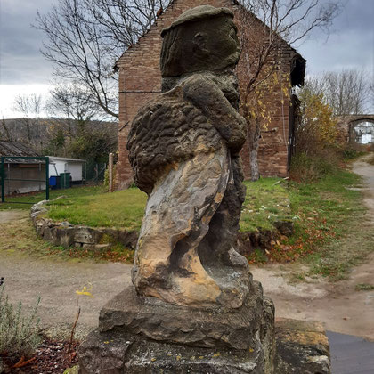 Die seltsame Steinfigur