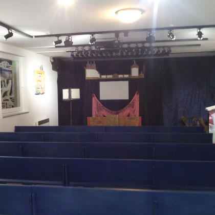 Ein schöner Theaterraum mit Platz für 70 Personen.