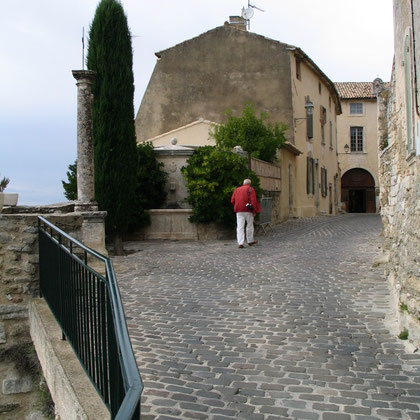 Bild: Auf dem Weg zur Maison de la truffe et des vins du Luberon, Ménerbes