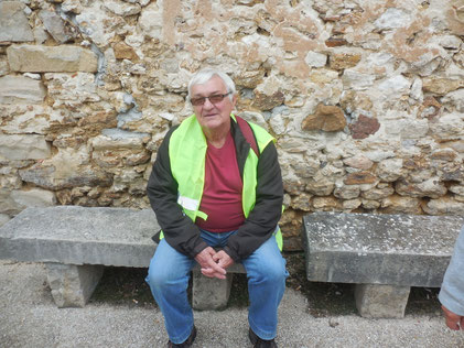 attentif aux explications, JC fatigué s'est posé sur ce banc