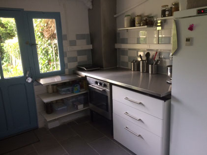 C'est une photo du plan de travail et du rangement. Glisser votre photo ici ou ajoutez en cliquant ici  
