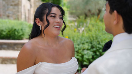 destination wedding in Umbria at Villa Baroncino on Trasimeno lake. Couple Vows exchange