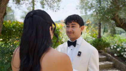 destination wedding in Umbria at Villa Baroncino on Trasimeno lake. Couple Vows exchange