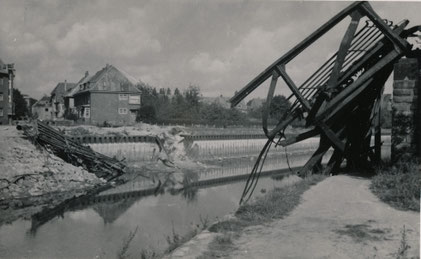 Zerstörte Brücke an der Schillerstraße