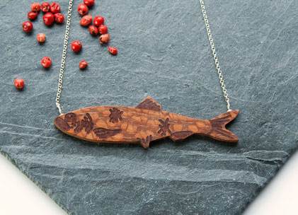 Fisch Kette aus Silber und Holz. Zweifarbiges Holz: Perlholz.