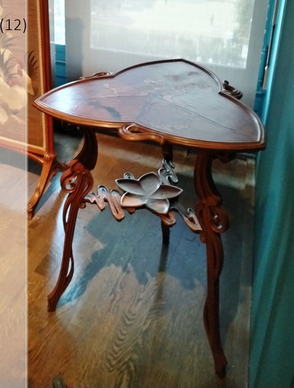Guéridon trilobé en bois par Emile Gallé, Collection Art Nouveau du Musée des Arts Décoratifs