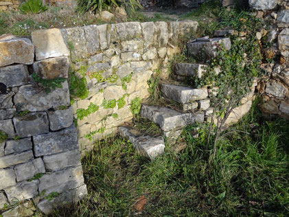 old-staircase-restoration-var-cotignac-dry-stone-wall-repairing