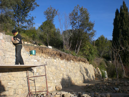 dry-stone-wall-restoration-walling-cotignac-var-pose