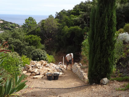 constructiion-dry-stone-wall-walls-issambres-var