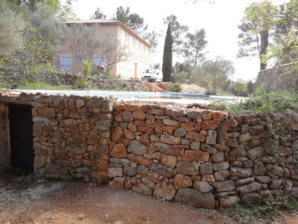 dry-stone-wall-entrecasteaux-var-restoration-walling-reparing