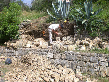 traditional-building-dry-stone-wall-walling-repairing