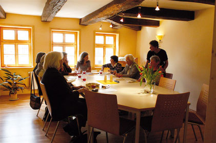 Bürgerraum für 12-15 Personen in Witzenhausen kann man für Seminare oder Begegnung stunden- oder tageweise mieten.