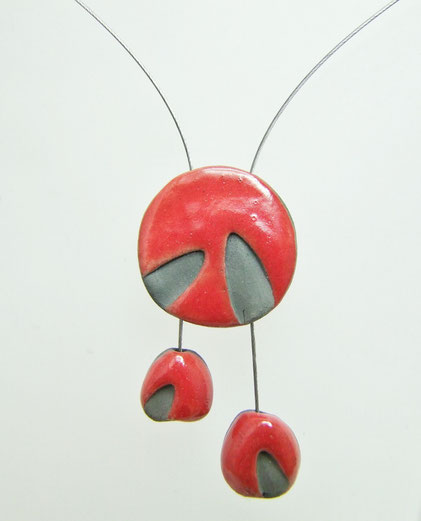 Collier rouge en céramique raku