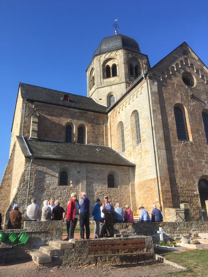 Kloster Sponheim (Bild) im vorderen Hunsrück und die nahe gelegene Burgruine Sponheim mit dem mächtigen Bergfried bildeten die abschließenden Besichtigungspunkte der ganztägigen Exkursion.