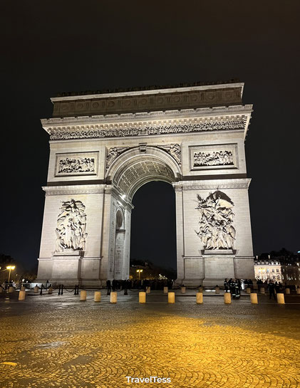 Arc de Triomphe in de avond