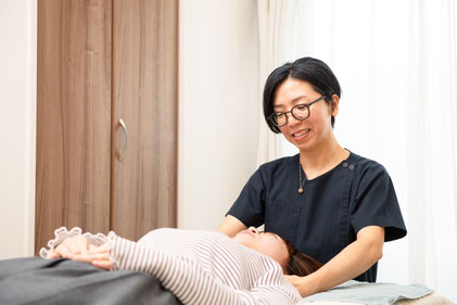 ボキボキしない優しい施術「日だまりショット」で頭痛を改善していきます。