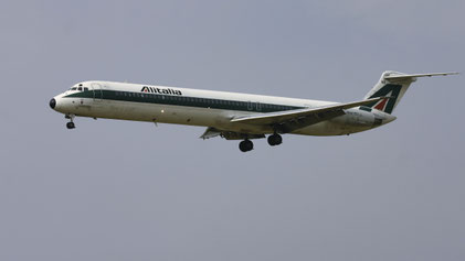 McDonnell Douglas MD-82 -- I-DAWE -- First Flight: 1983 -- MSN: 49193 Brussels National (BRU - EBBR) 2005