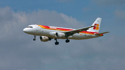 --- Airbus A320-200 --- EC-GRE --- First Flight: 1990 --- MSN: 134 --- Brussels National (BRU - EBBR) 2006