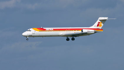 McDonnell Douglas MD-87 --- EC-EXT --- First Flight: 1990 --- MSN: 49837 Dusseldorf Rhein-Ruhr (DUS - EDDL) 2004