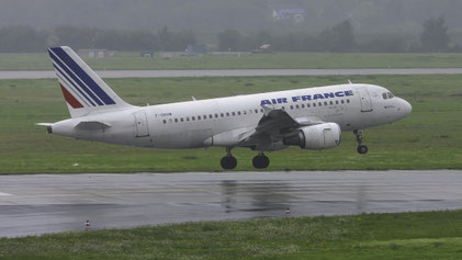 --- Airbus A319-100 --- F-GRHM --- First Flight: 2000 --- MSN: 1216 --- Dusseldorf Rhein-Ruhr (DUS - EDDL) 2005