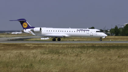 -- Bombardier CRJ-700ER --- D-ACPK --- First Flight: 2002 -- MSN: 10063 --- Frankfurt Rhein-Main (FRA - EDDF) 2005
