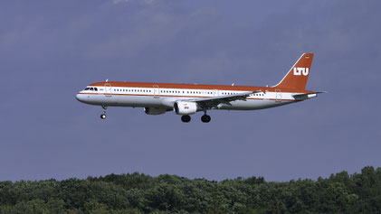  --- Airbus A321-200 --- D-ALSC --- First Flight: 2003 --- MSN: 2005 --- Dusseldorf Rhein-Ruhr (DUS - EDDL) 2004