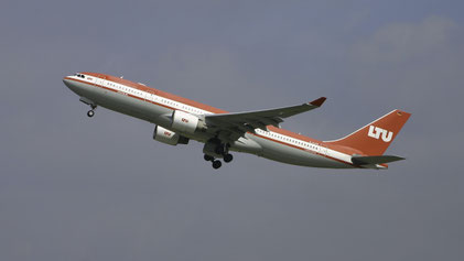 --- Airbus A330-200 --- D-ALPB (*1) --- First Flight: 2001 --- MSN: 432 --- Dusseldorf Rhein-Ruhr (DUS - EDDL) 2006