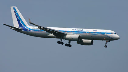 Tupolev TU-204-100 - RA-64011 - First Flight: ???? - MSN: 1450741364011 Frankfurt Rhein-Main (FRA - EDDF) 2005