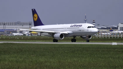 --- Airbus A320-200 --- D-AIPM --- First Flight: 1990 --- MSN: 104 --- Frankfurt Rhein-Main (FRA - EDDF) 2005