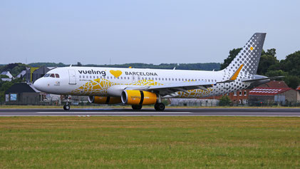 Airbus A320-200"Sharklets" -- EC-MNZ -- First Flight: 2016 -- MSN: 7351 "Love Barcelona" -- Brussels National (BRU - EBBR) 2017