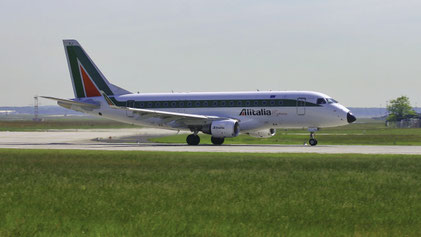 ---- Embraer ERJ-170LR --- EI-DFJ --- First Flight: 2004 --- MSN: 11 ---- Frankfurt Rhein-Main (FRA - EDDF) 2005