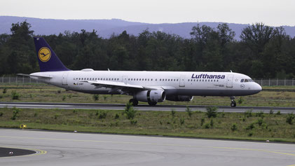 --- Airbus A321-100 --- D-AIRF --- First Flight: 1994 --- MSN: 493 --- Frankfurt Rhein-Main (FRA - EDDF) 2023