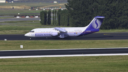 --- BAe Avro RJ100 --- OO-DWD --- First Flight: 1998 --- MSN: 3324 --- Brussels National (BRU - EBBR) 2004