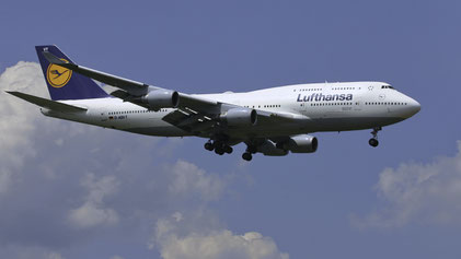 --- Boeing 747-400 --- D-ABVT --- First Flight: 1997 --- MSN: 28287 --- Frankfurt Rhein-Main (FRA - EDDF) 2006