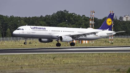 --- Airbus A321-100 --- D-AIRN --- First Flight: 1995 --- MSN: 560 --- Frankfurt Rhein-Main (FRA - EDDF) 2019
