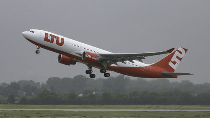 --- Airbus A330-200 --- D-ALPB (*2) --- First Flight: 2001 --- MSN: 432 --- Dusseldorf Rhein-Ruhr (DUS - EDDL) 2007