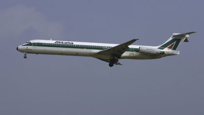 McDonnell Douglas MD-82 -- I-DATK -- First Flight: 1994 -- MSN: 53228 Brussels National (BRU - EBBR) 2005