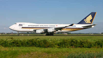 --- Boeing 747-400FSCD --- 9V-SFK --- First Flight: 2002 --- MSN: 28030 --- Amsterdam Schiphol (AMS - EHAM) 2005