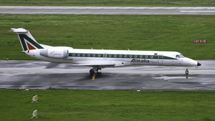 ----- Embraer ERJ-145LR ----- First Flight: 2000 ----- MSN: 330 ----- Dusseldorf Rhein-Ruhr (DUS - EDDL) 2005