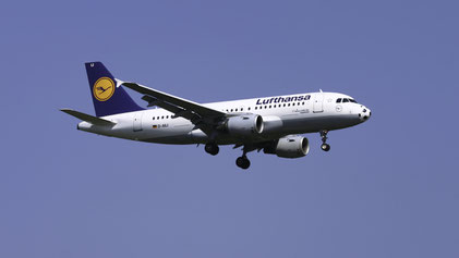 --- Airbus A319-100 --- D-AILI (*1) --- First Flight: 1997 --- MSN: 651 --- "Football Nose" --- Frankfurt Rhein-Main (FRA - EDDF) 2006