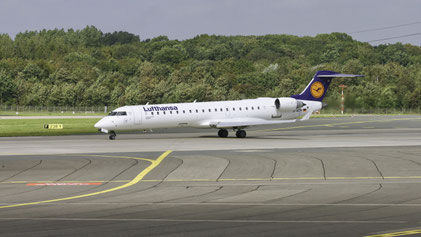 -- Bombardier CRJ-700ER --- D-ACPI --- First Flight: 2002 -- MSN: 10046 -- Dusseldorf Rhein-Ruhr (DUS - EDDL) 2004