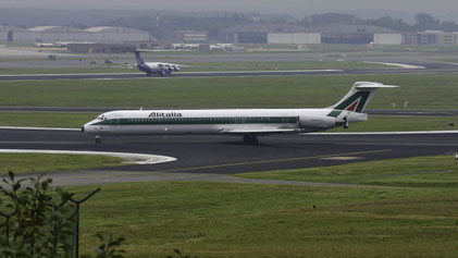McDonnell Douglas MD-82 -- I-DATL -- First Flight: 1995 -- MSN: 53229 Brussels National (BRU - EBBR) 2004