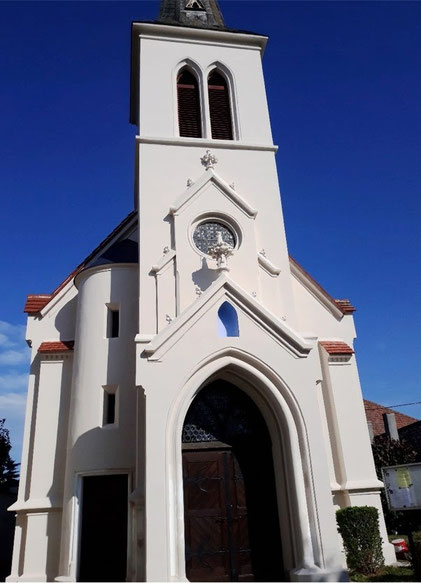 Die Kapelle Gneixendorf nach erfolgter Fassadenrestaurierung (Turm und Westfassade).