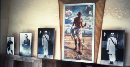 In den Museen finden sich viele Bilder von Gandhi