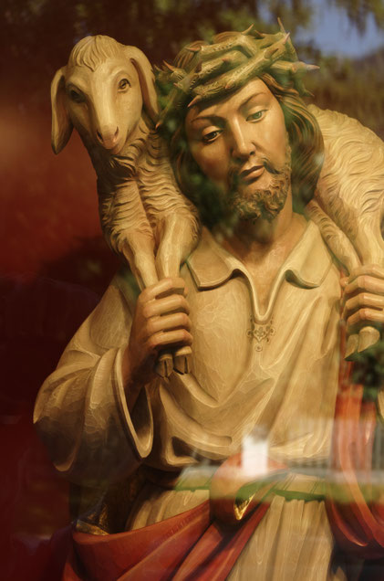 Der Hirte mit einem Lamm
